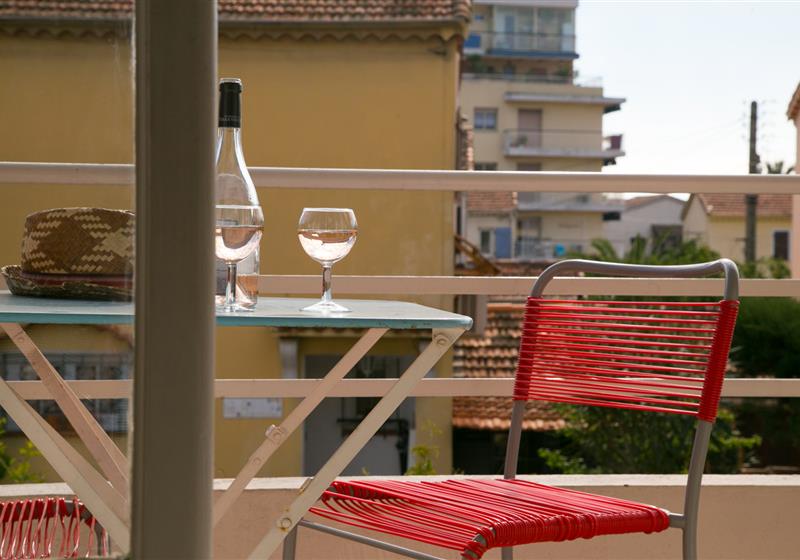 La terrasse d'un appartement de l'hôtel Val Duchesse à Cagnes-sur-Mer