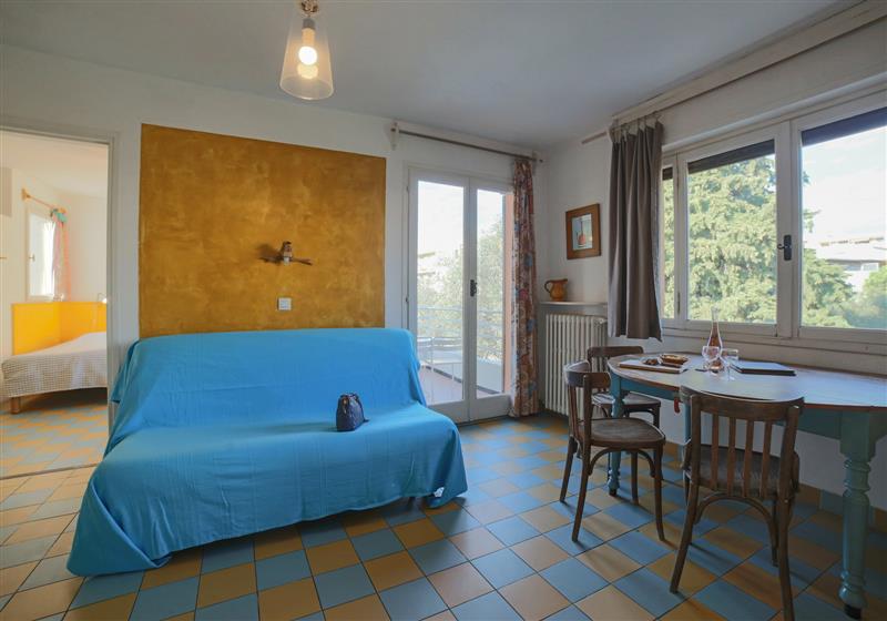 Le séjour d'un appartement de l'hôtel Val Duchesse à Cagnes-sur-Mer